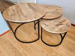 Te koop set tafeltjes ruw mangohout, Minder dan 55 cm, Rond, Zo goed als nieuw, Hout