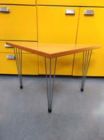 Driehoekige Deense bijzettafel, Ophalen of Verzenden, Gebruikt, Rechthoekig, Minder dan 55 cm