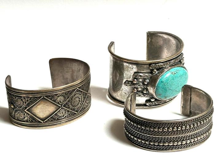 3 Metalen Tribal Armbanden uit Nepal, Sieraden, Tassen en Uiterlijk, Armbanden, Gebruikt, Staal, Zilver, Met edelsteen, Ophalen of Verzenden