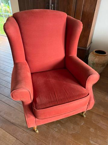 Rode fauteuil beschikbaar voor biedingen
