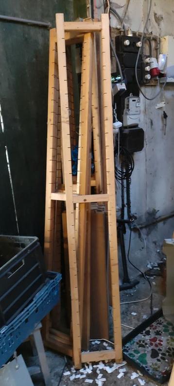 Bruynzeel staanders 30 x 210 hoog 11 stuks