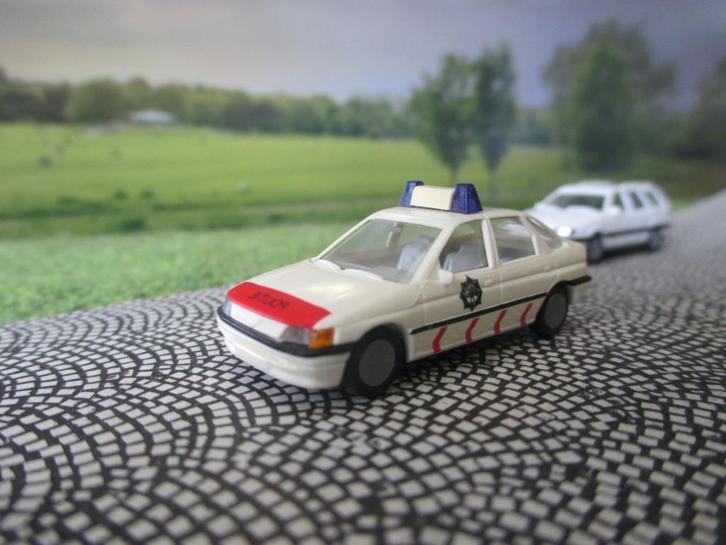 Ford Escort Mk.5 - Praliné Politie Nederland, Hobby en Vrije tijd, Modelauto's | 1:87, Zo goed als nieuw, Auto, Rietze, Ophalen of Verzenden