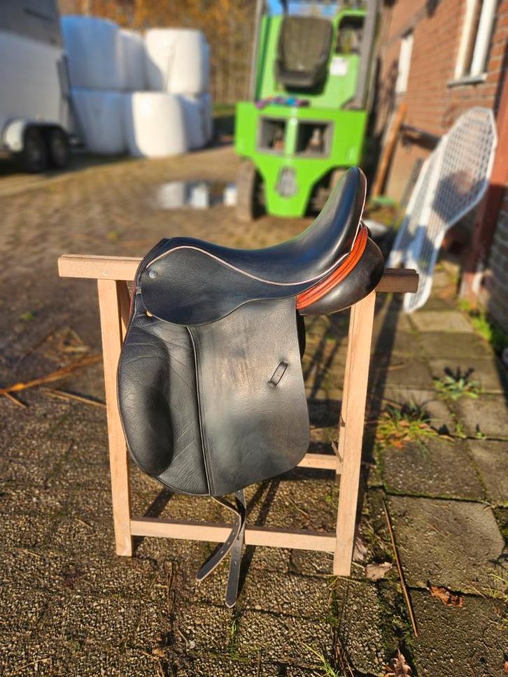 Frank baines 17,5 inch mw boom, Dieren en Toebehoren, Paarden en Pony's | Zadels, Zo goed als nieuw, Dressuur, Ophalen of Verzenden