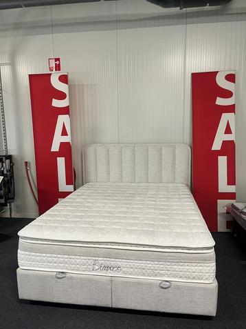 Luxe Bed “Blanco (Lenor) beschikbaar voor biedingen