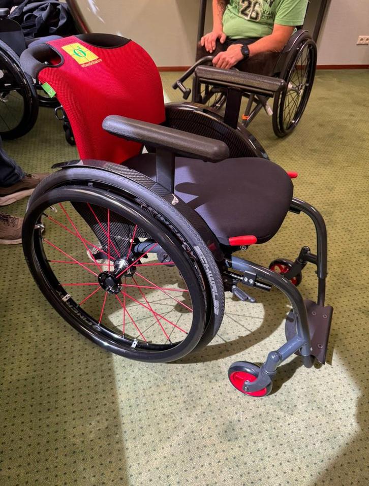 Splinter nieuwe rolstoel - nooit gebruikt!, Diversen, Rolstoelen, Zo goed als nieuw, Duwrolstoel, Ophalen