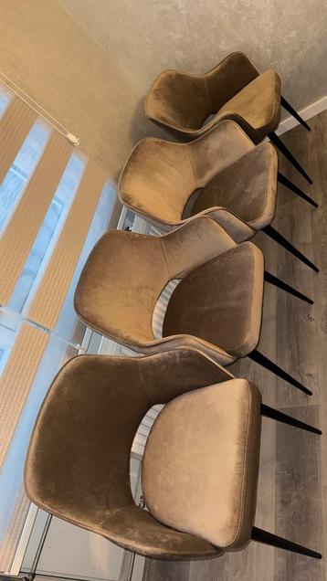 Vier eettafel stoelen suede goud taupe beschikbaar voor biedingen