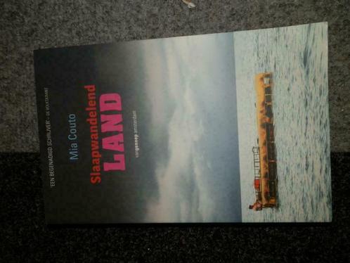 Slaapwandelend Land, Boeken, Literatuur, Zo goed als nieuw, Nederland, Ophalen of Verzenden