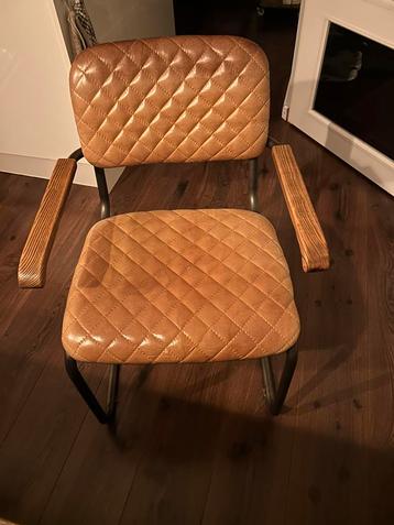 Vintage Leren Stoel met Armleuningen beschikbaar voor biedingen