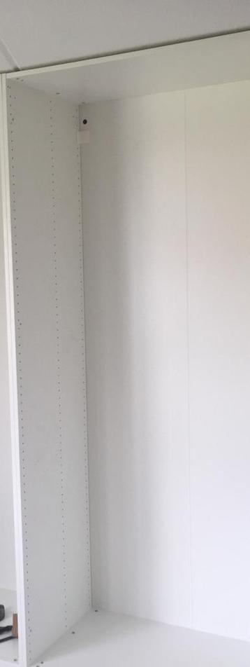 Pax kast incl 2 hoogglans witte deure