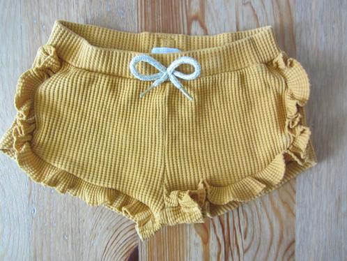 Geel/bruin kort broekje Noppies maat 80, Kinderen en Baby's, Babykleding | Maat 80, Zo goed als nieuw, Meisje, Broekje, Ophalen of Verzenden