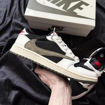 Nike Air Jordan 1 Low Travis Scott “Olive” Maat 43 beschikbaar voor biedingen