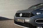 Volkswagen T-Roc 1.5 TSI Sport Pano Beats Virtual Camera, Voorwielaandrijving, Stof, Zwart, 4 cilinders