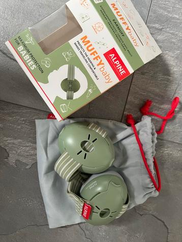 Alpine Muffy Baby Groen - Zo Goed Als Nieuw! beschikbaar voor biedingen