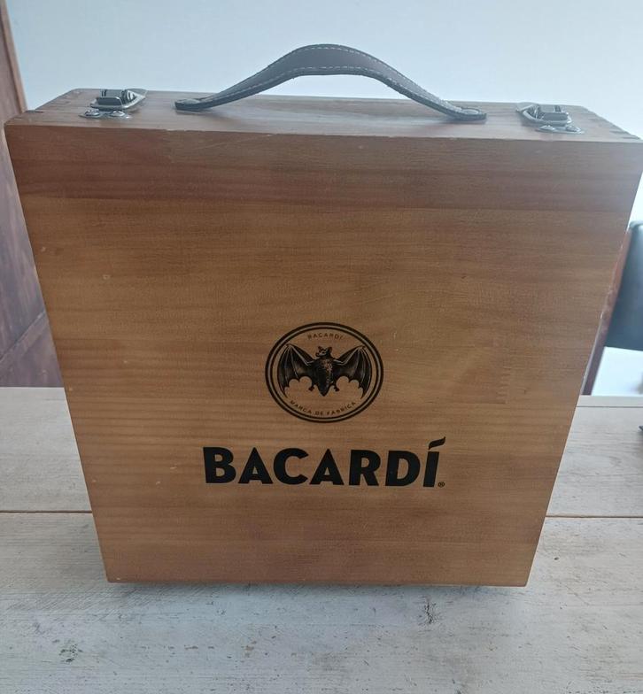 Vintage Bacardi houten doos van een cocktailset **Zeldzaam**, Muziek en Instrumenten, Behuizingen en Koffers, Gebruikt, Overige instrumenten