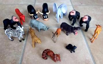 15 Kunststof Dierentuindieren in goede staat beschikbaar voor biedingen