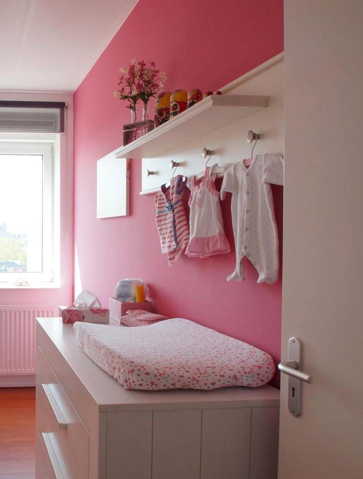 Witte wandplank/ kapstok (voor boven commode in babykamer), Kinderen en Baby's, Kinderkamer | Complete kinderkamers, Gebruikt