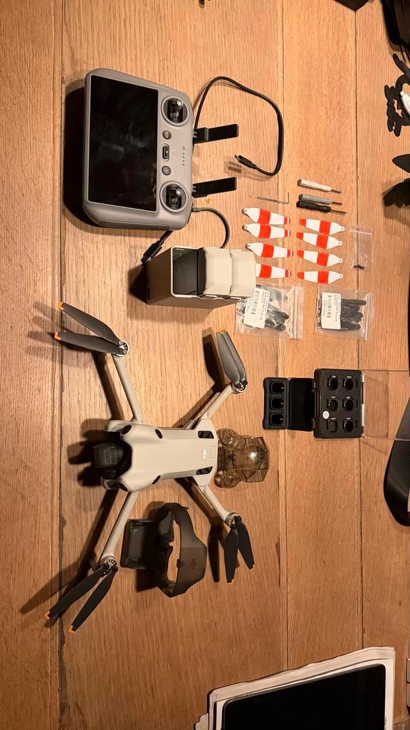 DJI mini 4 pro fly more combo, met extra filters en props., Audio, Tv en Foto, Drones, Zo goed als nieuw, Drone met camera, Ophalen of Verzenden