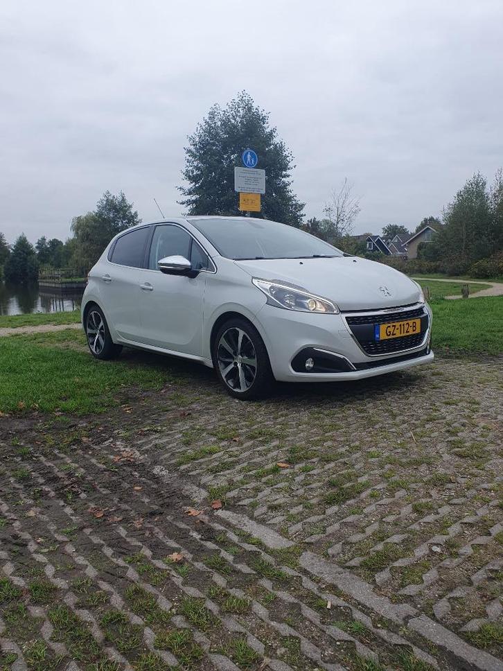 Peugeot 208 1.2 VTI | Gerev. motor | 2015 | PANO, Auto's, Peugeot, Particulier, ABS, Achteruitrijcamera, Adaptive Cruise Control