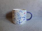 Mok 8,5x8,5 cm. Bloemblaadjes Roos Hema, Huis en Inrichting, Keuken | Servies, Ophalen of Verzenden, Zo goed als nieuw, Overige stijlen