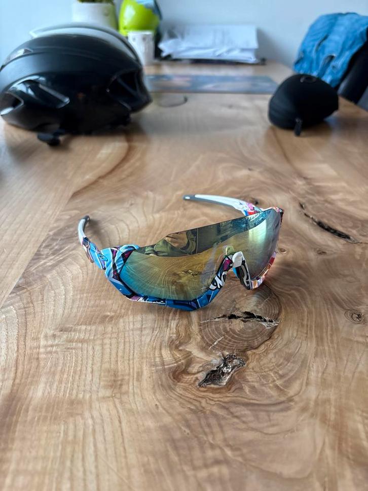 Oakley Flight Jacket - Stickerbomb Edition, Sport en Fitness, Wielrennen, Zo goed als nieuw, Helm, Ophalen of Verzenden