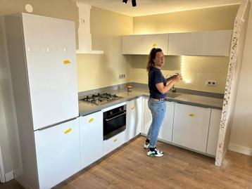 Prachtige complete keuken beschikbaar voor biedingen