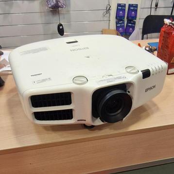 Epson EB-G6570WU 5200 lumens beamer met nieuwe lamp beschikbaar voor biedingen