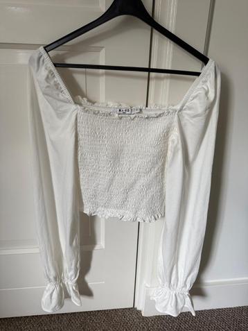 NA-KD off-white gesmockte top maat M (nieuw) beschikbaar voor biedingen