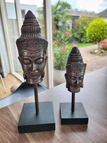 Set van 2 boeddha's op standaard beschikbaar voor biedingen