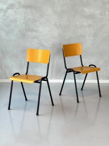 Retro eettafelstoelen nieuw projectstoelen geel prijs p/stuk beschikbaar voor biedingen