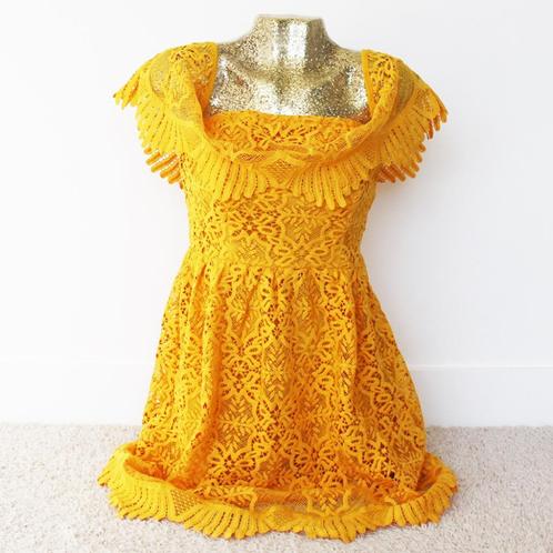 Prachtig Kanten Simplee Jurkje (L) - 73 € 35,-, Kleding | Dames, Jurken, Zo goed als nieuw, Maat 42/44 (L), Geel, Boven de knie