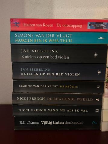 Diverse boeken. 2 bananendozen vol. beschikbaar voor biedingen