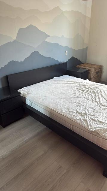 MALM bed met matras en nachtkastjes beschikbaar voor biedingen
