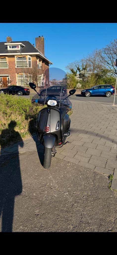 Full Option Vespa Sprint 2016/12 (2017) + Akra, Fietsen en Brommers, Scooters | Vespa, Gebruikt, Vespa S, Maximaal 45 km/u, Benzine