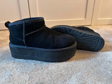 UGG Plateau Laarsjes Zwart Maat 38 beschikbaar voor biedingen