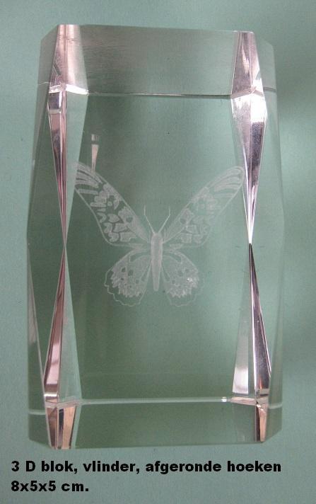 3 D kristal blok met VLINDER, 8x5x5 cm., Verzamelen, Overige Verzamelen, Nieuw, Ophalen of Verzenden