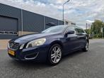 Volvo V60 2.0T Momentum NAVI PSENSOR CRUISE TREKHAAK 2 X SLE, Auto's, Voorwielaandrijving, Euro 5, 4 cilinders, Blauw