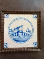 Friese landschapstegel brug met kerktoren, Antiek en Kunst, Antiek | Wandborden en Tegels, Ophalen of Verzenden