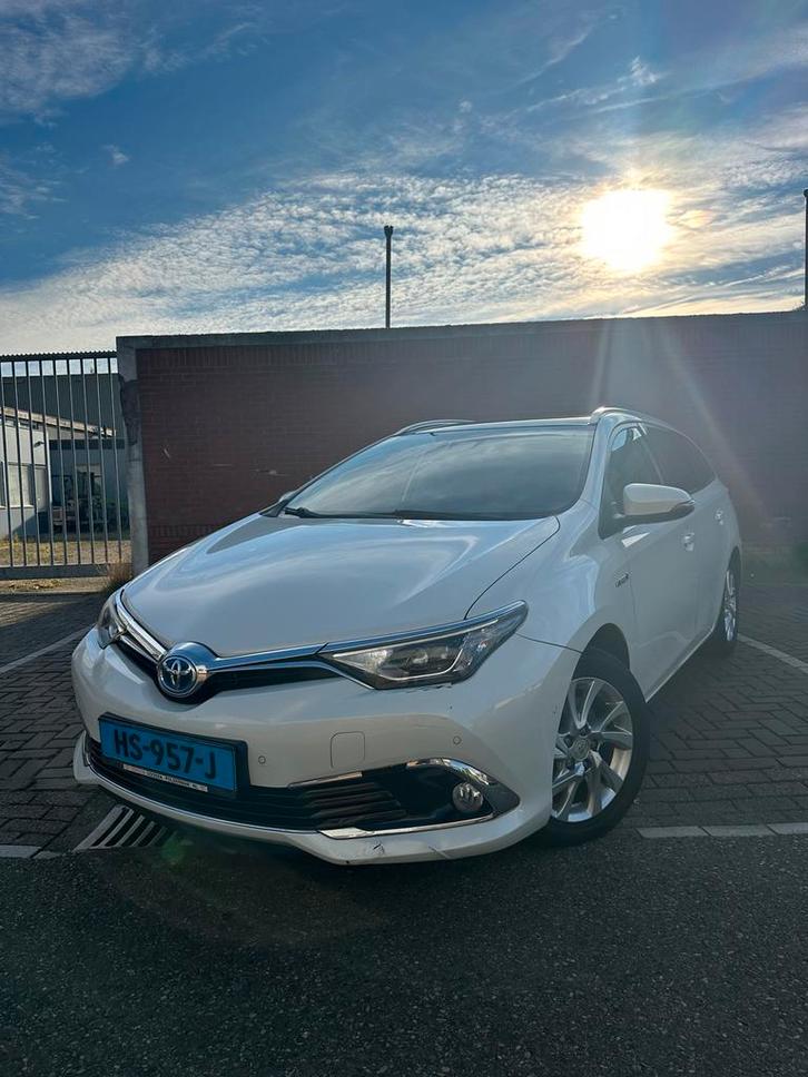 Toyota Auris 1.8 Hybrid | Panoramadak || Taxiklaar met bct, Auto's, Toyota, Particulier, Auris, Hybride Elektrisch/Benzine, Volledig hybride