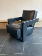 Cassina Utrecht fauteuil in zwart leder, Huis en Inrichting, Design, Cassina, Ophalen of Verzenden, Zo goed als nieuw