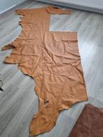 Restant stuk rundleer ongeveer 200 bij 100 cm, Hobby en Vrije tijd, Stoffen en Lappen, Ophalen of Verzenden, Zo goed als nieuw