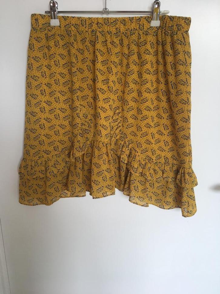 CoCouture Lavender Spring mini skirt maat M geel, Kleding | Dames, Rokken, Zo goed als nieuw, Maat 38/40 (M), Geel, Boven de knie