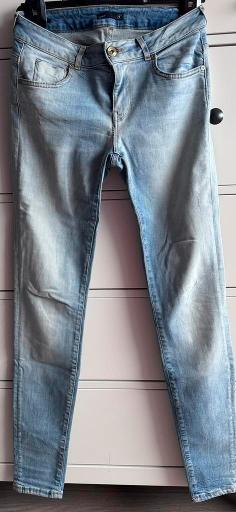 Supertrash lichtblauwe jeans W29/L34, Kleding | Dames, Spijkerbroeken en Jeans, Zo goed als nieuw, W28 - W29 (confectie 36), Blauw