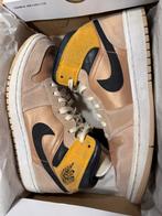 Nike Air Jordan 1 Mid SE maat 38.5, Kleding | Dames, Schoenen, Ophalen of Verzenden, Gedragen, Beige, Sneakers of Gympen