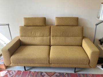 Prominent bank (2 zits) beschikbaar voor biedingen