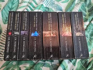Harry Potter serie in bewaardoos Bloomsbury adult versie 1-7 beschikbaar voor biedingen