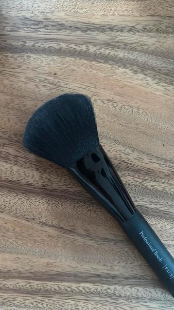 Pupa Professional Brush (face) - Maxy poederpenseel. beschikbaar voor biedingen