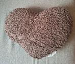 Bruin fluffy kussen in de vorm van een hart, Ophalen of Verzenden, Zo goed als nieuw