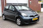 Toyota Aygo 1.0 12V Aspiration Green Navigator - AIRCO - NAV, Voorwielaandrijving, Euro 5, Gebruikt, Metallic lak