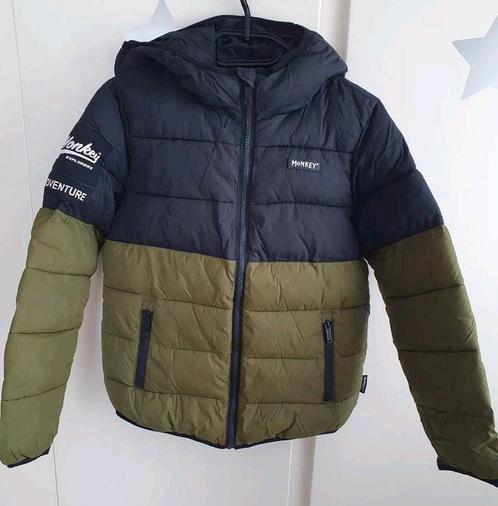 Me and my monkey groene winterjas 152, Kinderen en Baby's, Kinderkleding | Maat 152, Zo goed als nieuw, Jongen, Jas, Ophalen of Verzenden
