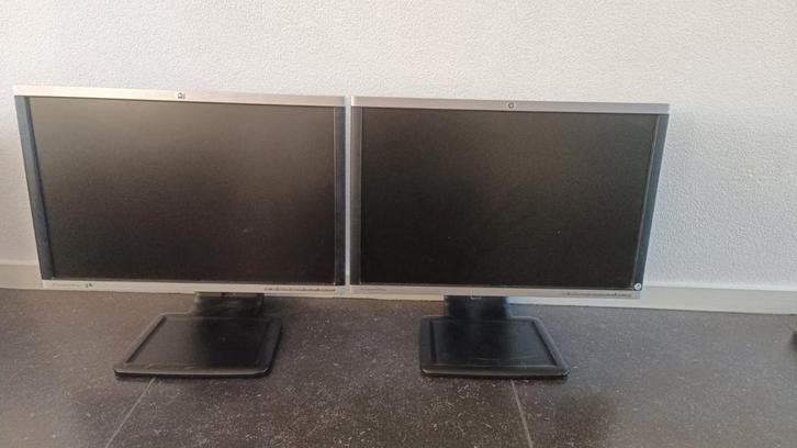 Twee HP Compaq LA2205wg Monitoren, Computers en Software, Monitoren, Gebruikt, 60 Hz of minder, DisplayPort, DVI, VGA, In hoogte verstelbaar